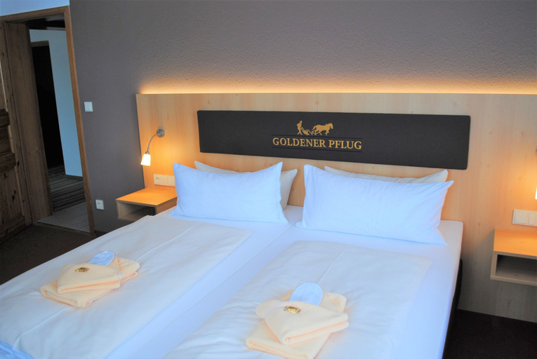 Bedroom 3, Landgasthof Goldener Pflug, Rosenheim