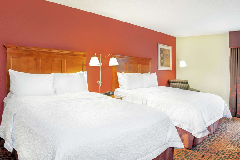Bedroom 3, Hampton Inn by Hilton Merrillville, Lake