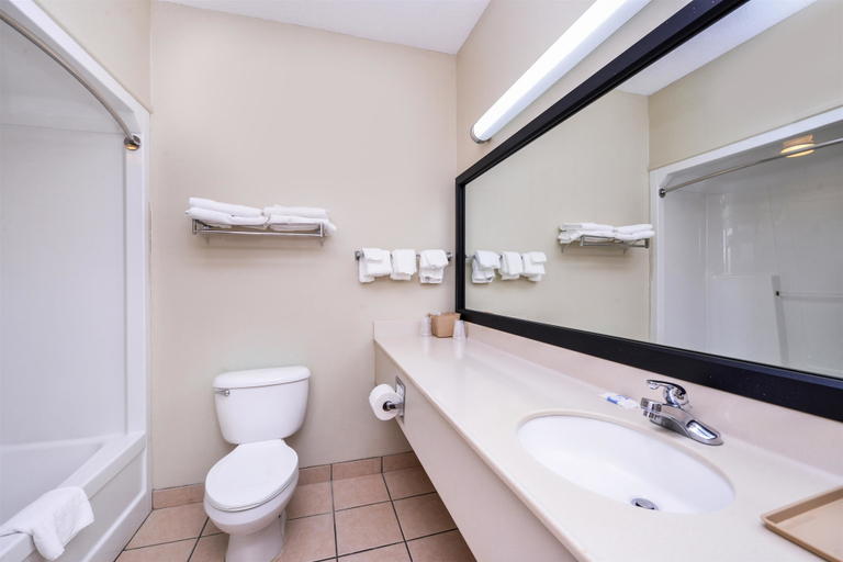 Bathroom 3, Americas Best Value Inn Wiggins, Stone