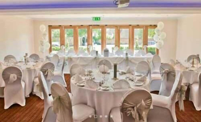 Food & Drinks 4, The Boleyn Hotel, Surrey