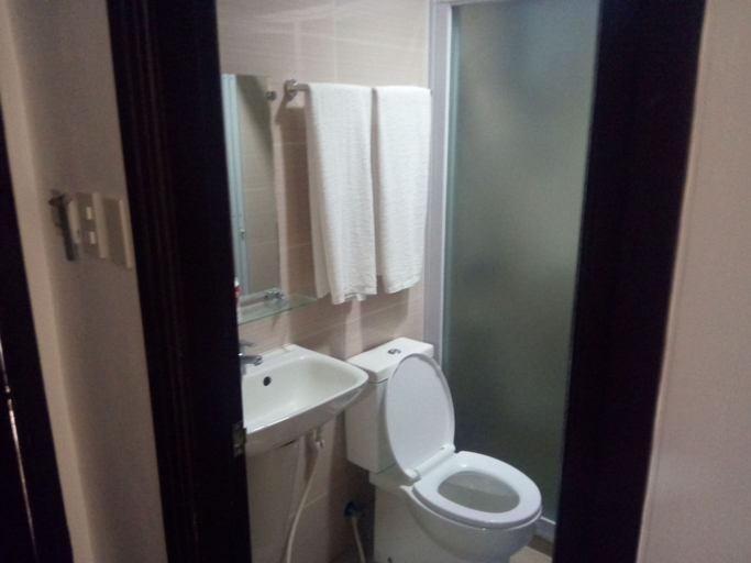 Bathroom 4, Seashore Beach Resort, Puerto Galera