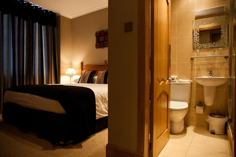 Others 5, The City Hotel, Fife