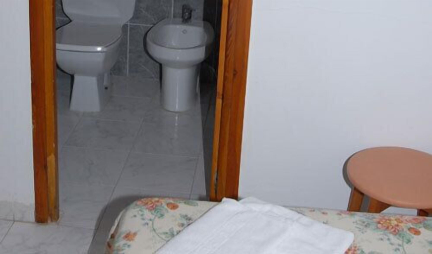 Bathroom 5, Apartamentos del Rey, Baleares