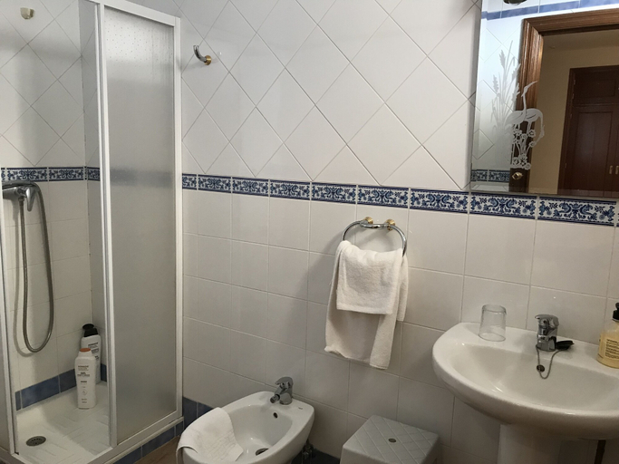 Bathroom 4, Hotel Cuatro Vientos, Cáceres