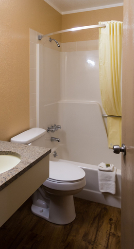 Bathroom 5, Red River Inn Silt-Rifle, Garfield