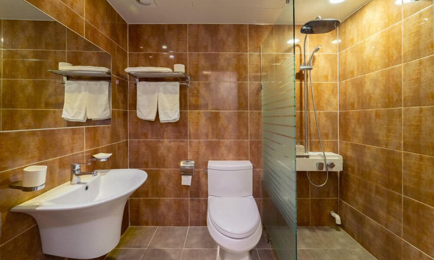 Bathroom 5, Pampas Resort, Sokcho