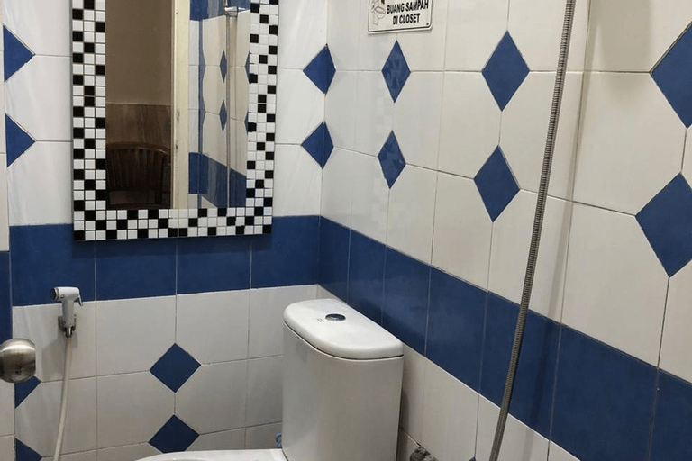 Bathroom, KoolKost Syariah near Tunjungan Plaza 2, Surabaya