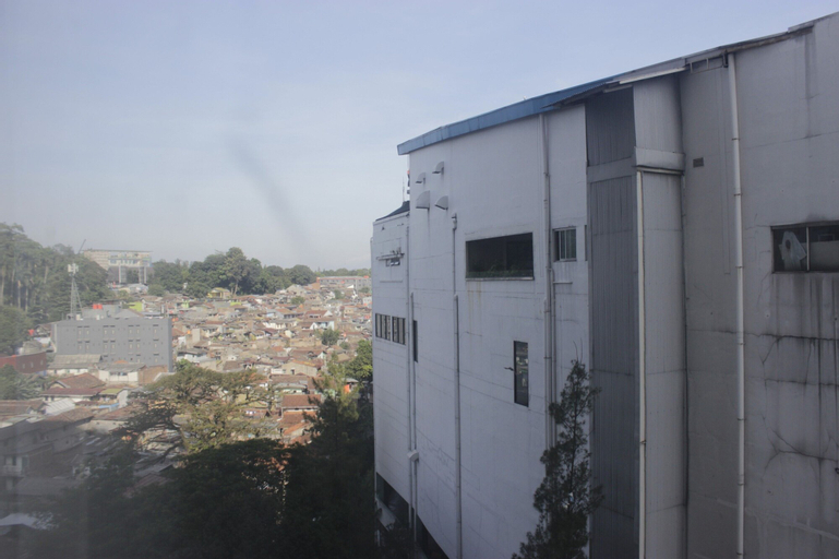 Exterior & Views 2, Spacious Studio Room at The Jarrdin Cihampelas Apartment By Travelio, Bandung