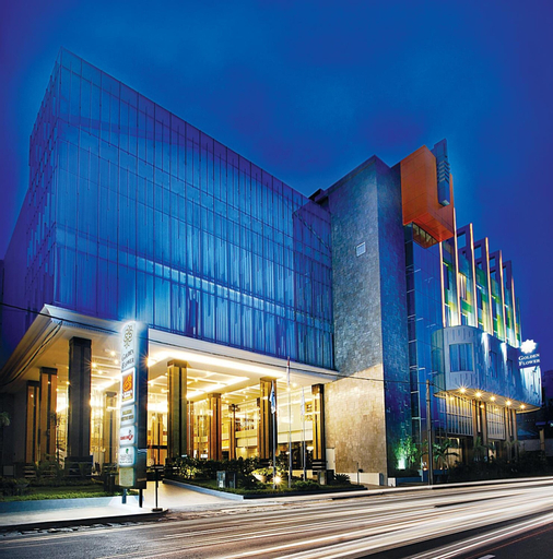 Exterior & Views 28