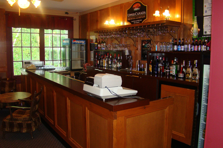 Food & Drinks 4, Colonial Resort-1000 Islands, Leeds and Grenville