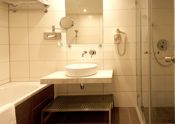 Bathroom 5, B-aparthotel Montgomery, Bruxelles