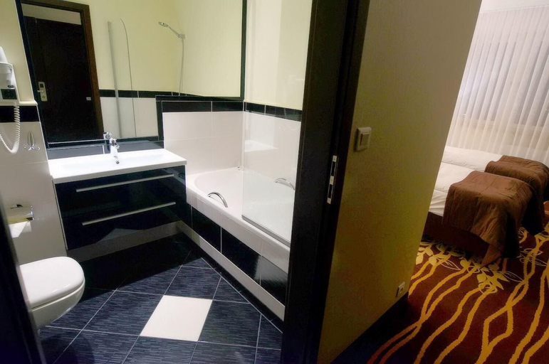 Bathroom 5, Hotel Business Faltom Gdynia, Gdynia