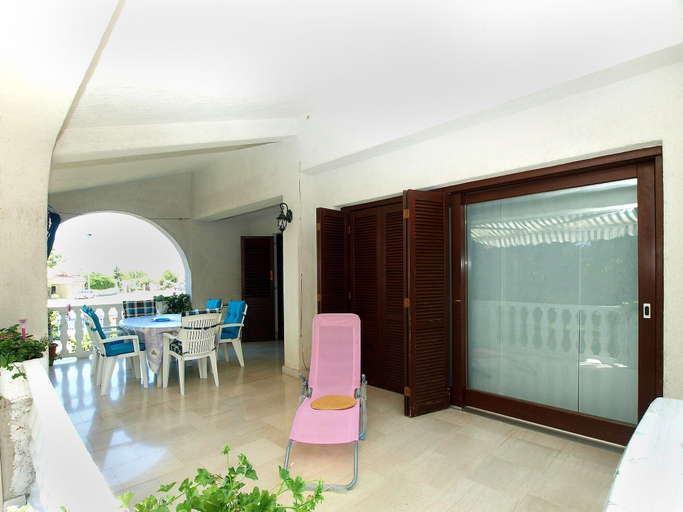 Others 5, House 1946, Pula