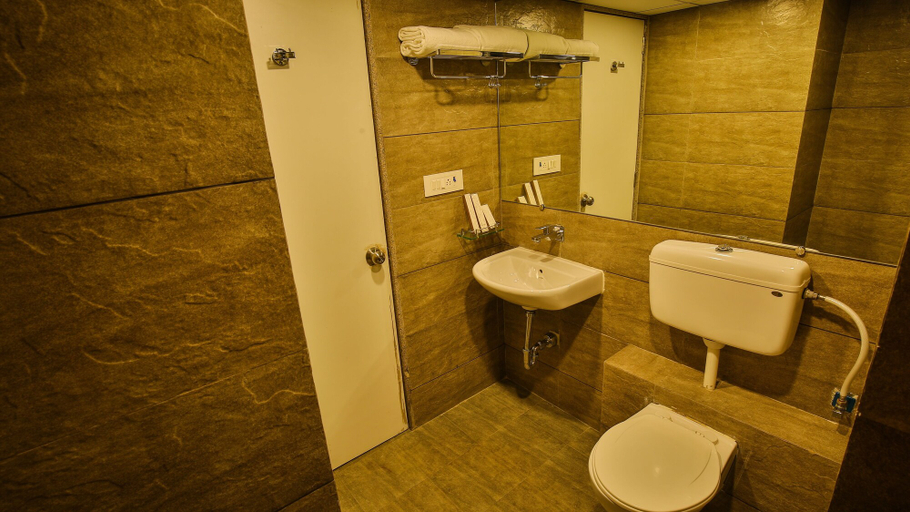 Bathroom 5, The Weekend Address, Surat