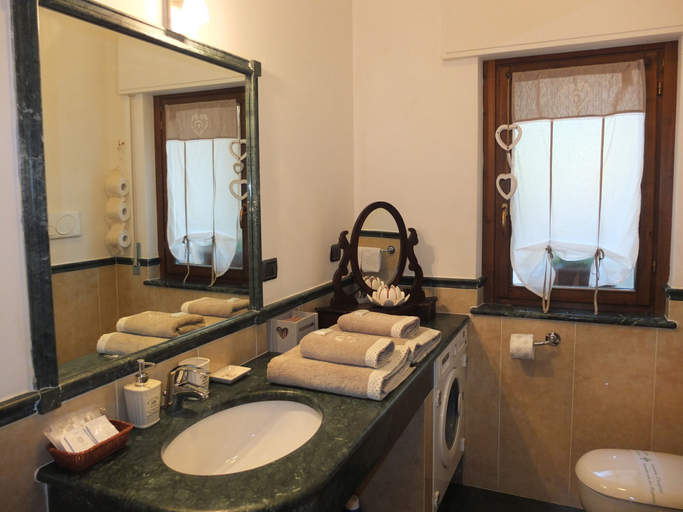Bathroom 4, A Casa mia soloindue, Perugia