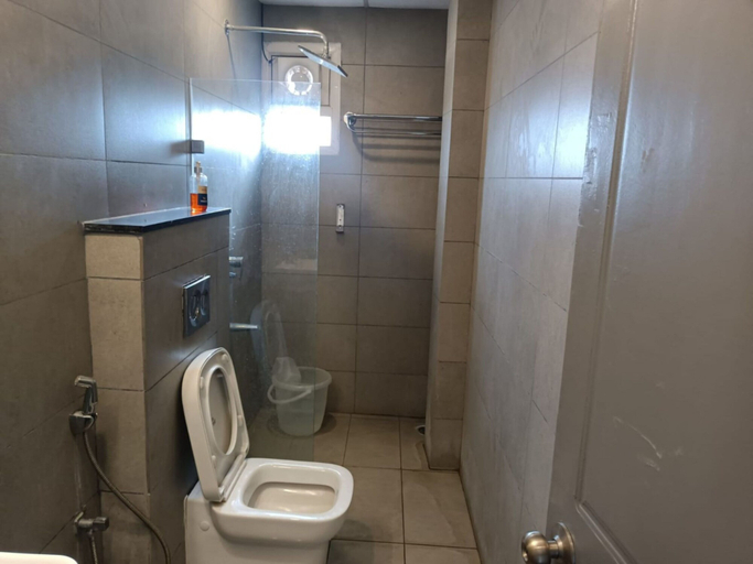 Bathroom 3, DBR Suites, Sarjapur Road, Bangalore