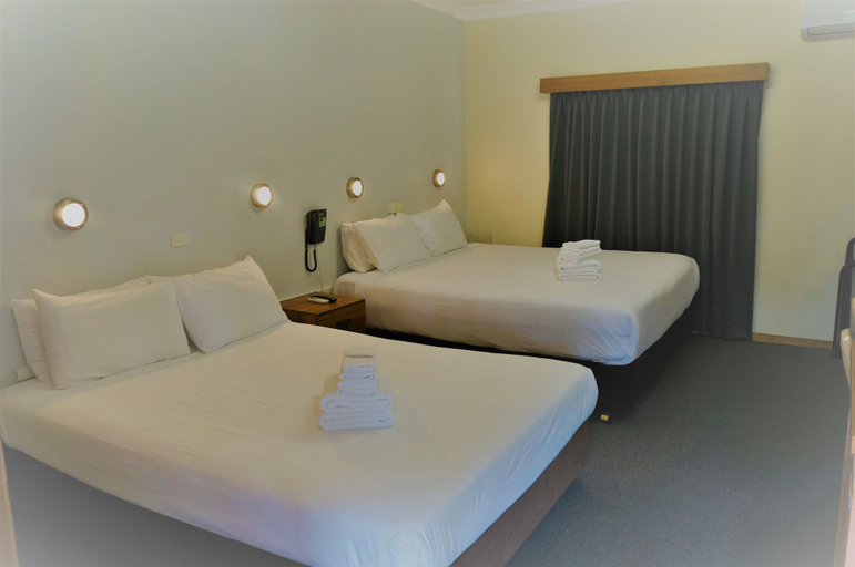 Bedroom 4, Gosford Inn Motel, Gosford - West