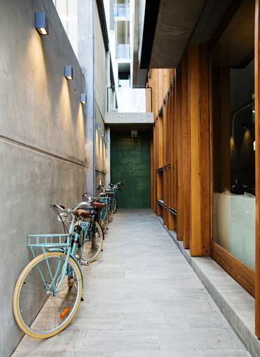 Others 5, Alex Hotel, Perth