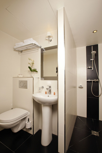 Bathroom 4, Hotel Eden Opéra, Paris