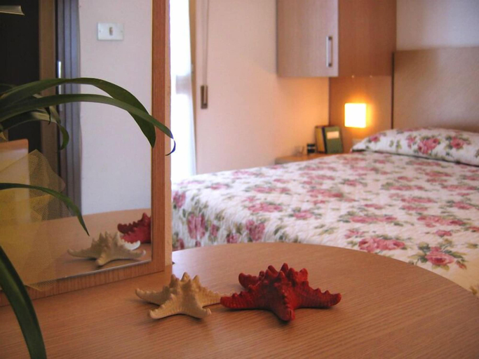 Bedroom 4, Hotel Olimpia, Rimini