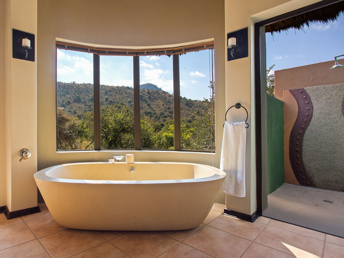Bathroom 3, Ivory Tree Game Lodge, Bojanala