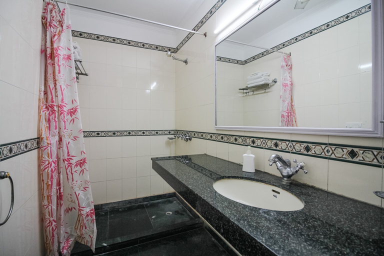 Bathroom 3, Under My Roof Green Park, Delhi