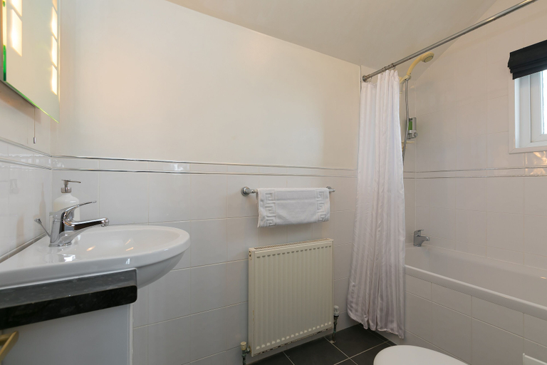 Bathroom 2, The Nook, Cornwall
