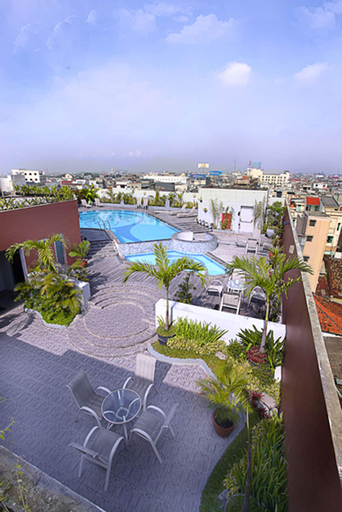Exterior & Views 21