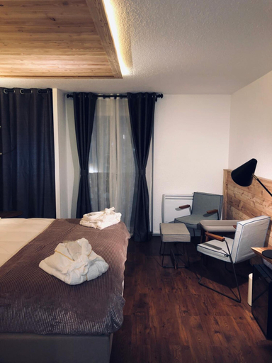 Bedroom 4, Hotel Snow Chill, Hautes-Alpes
