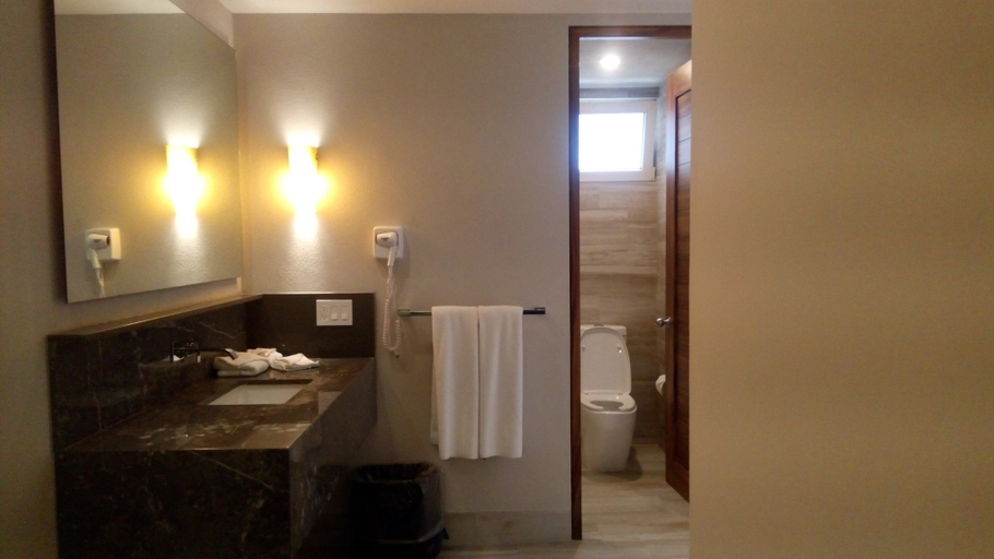 Bathroom 5, Vista Vallarta All Suites on the Beach, Compostela