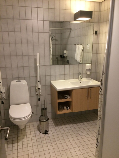 Bathroom 3, Frederik VI's Hotel, Odense