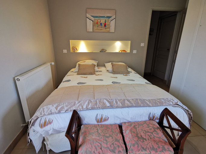Bedroom 2, Domaine les Marronniers, Calvados