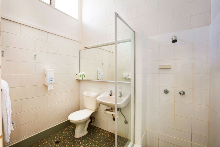 Bathroom 4, Sunnybank Hotel, Sunnybank
