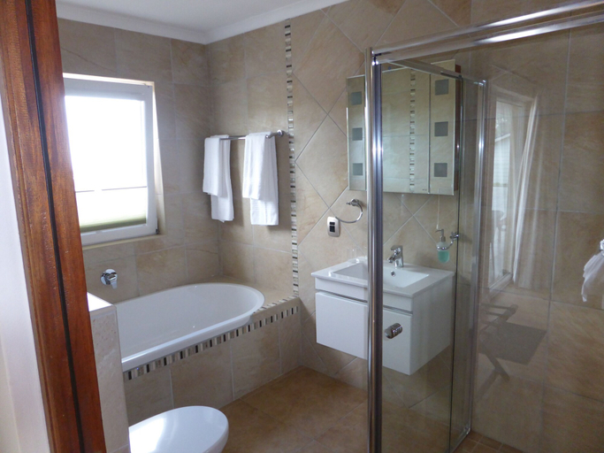 Bathroom 5, Lala Panzi B&B, Eden