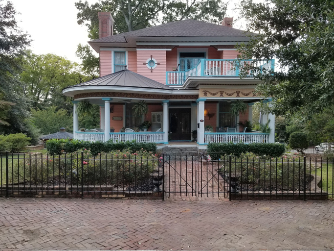 Exterior & Views 1, The Peach House, Atlanta