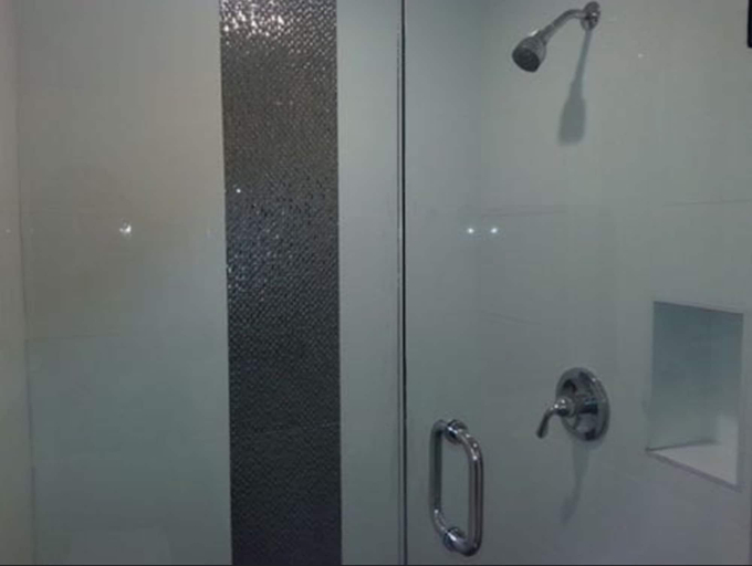 Bathroom 5, Hollywood VIP Hotel, Los Angeles