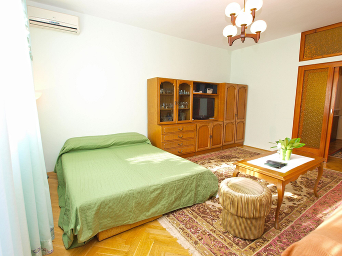 Bedroom 2, Apartment 933, Fažana