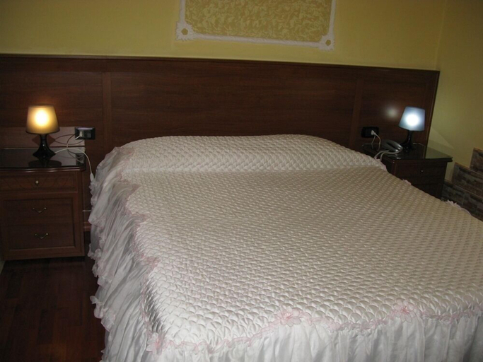 Bedroom 5, Hotel Iris, Napoli