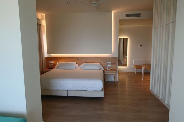 Bedroom 3, Hotel Brisamar Suites, Tarragona