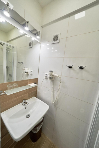 Bathroom 5, Hotel Astra, Praha 10