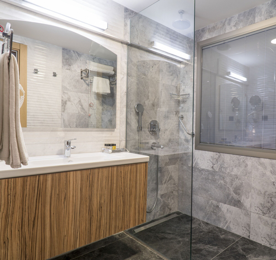 Bathroom 5, Greymark Hotel, Konak