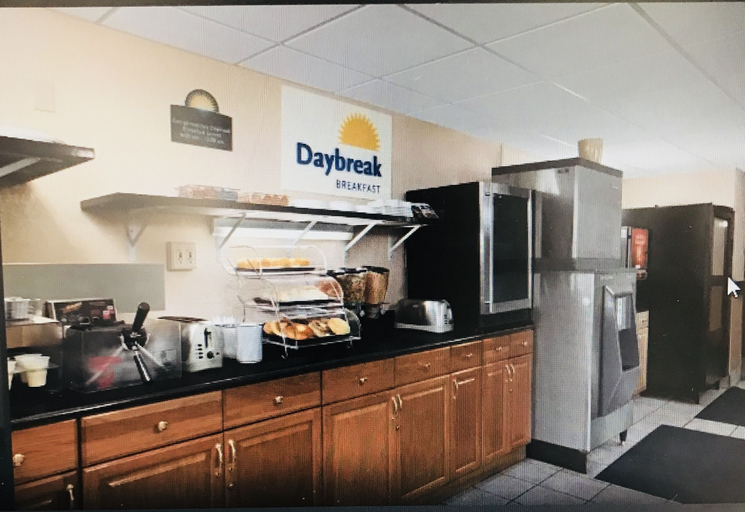 Food & Drinks 5, Days Inn by Wyndham Keene NH, Cheshire