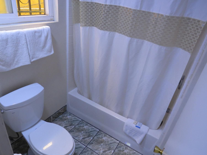 Bathroom 3, Calico Motel, Orange