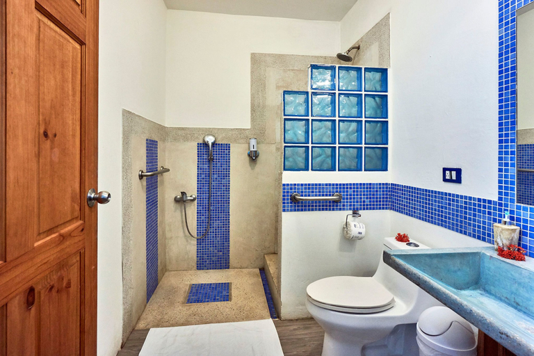 Bathroom 4, Principe del Pacifico, Puntarenas