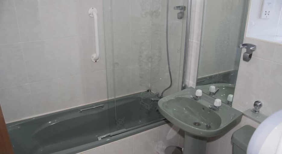 Bathroom 3, Caledonian Hotel, Dumfries and Galloway