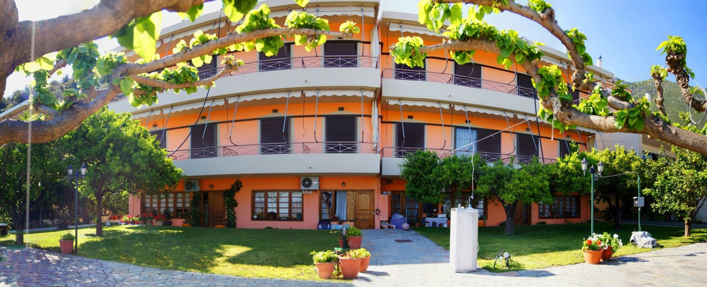 Exterior & Views