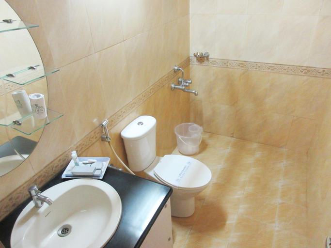 Bathroom 5, Elysium Gardens Hill Resorts, Idukki