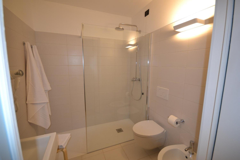 Bathroom, Casariga, Trento