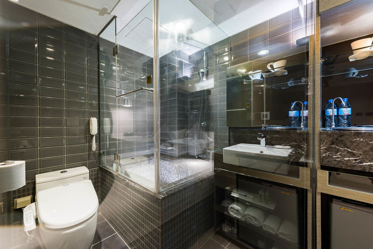 Bathroom 5, Shin Yuan Park Hotel, Hsinchu City