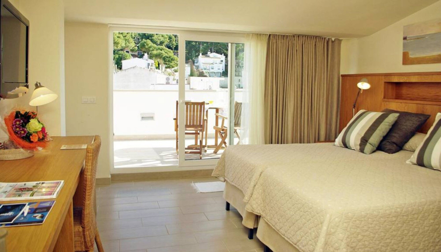 Bedroom 2, Hotel Llafranch, Girona
